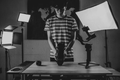 Remember Me à la Bourse de Commerce : ce que les portraits de Penn, Avedon et Sherman apprennent au photographe de studio