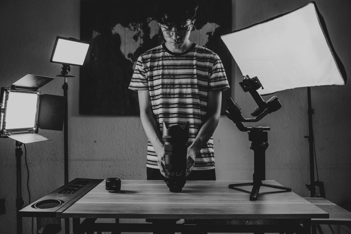 Remember Me à la Bourse de Commerce : ce que les portraits de Penn, Avedon et Sherman apprennent au photographe de studio